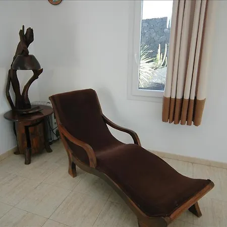 In Puerto Del Carmen Sleeps 6 Includes Swimming Pool ヴィラ *