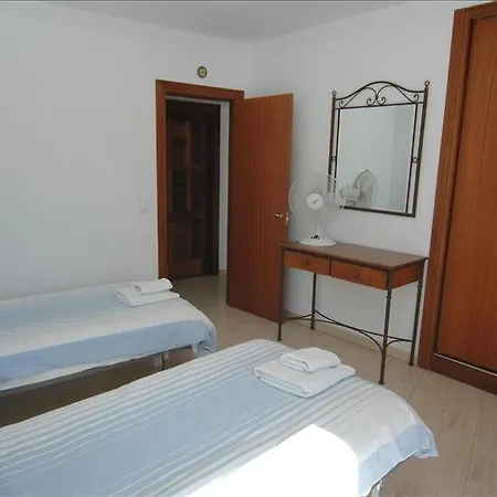 In Puerto Del Carmen Sleeps 6 Includes Swimming Pool ヴィラ *
