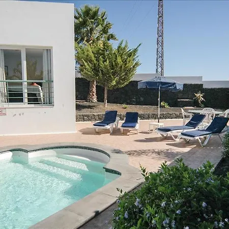 ヴィラ In Puerto Del Carmen Sleeps 6 Includes Swimming Pool