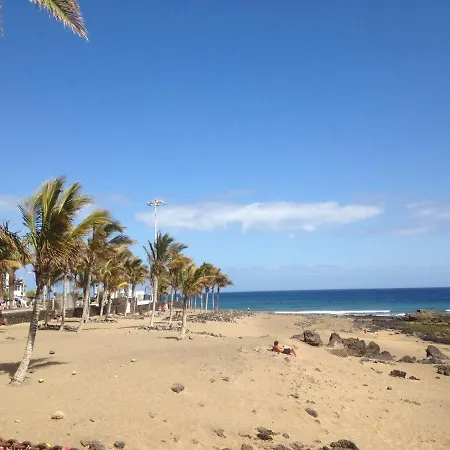 In Puerto Del Carmen Sleeps 6 Includes Swimming Pool ヴィラ