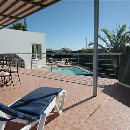 In Puerto Del Carmen Sleeps 6 Includes Swimming Pool فيلة بويرتو ذيل كارمين