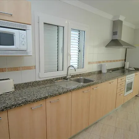 In Puerto Del Carmen Sleeps 6 Includes Swimming Pool فيلة