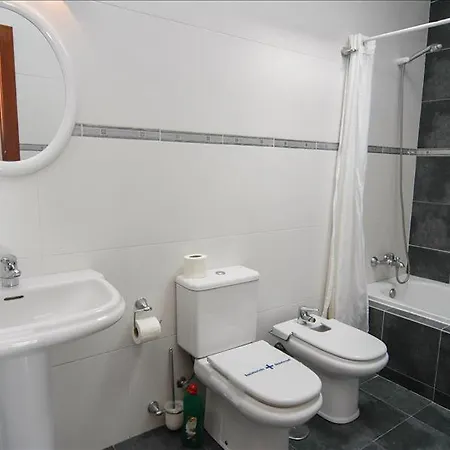 In Puerto Del Carmen Sleeps 6 Includes Swimming Pool فيلة